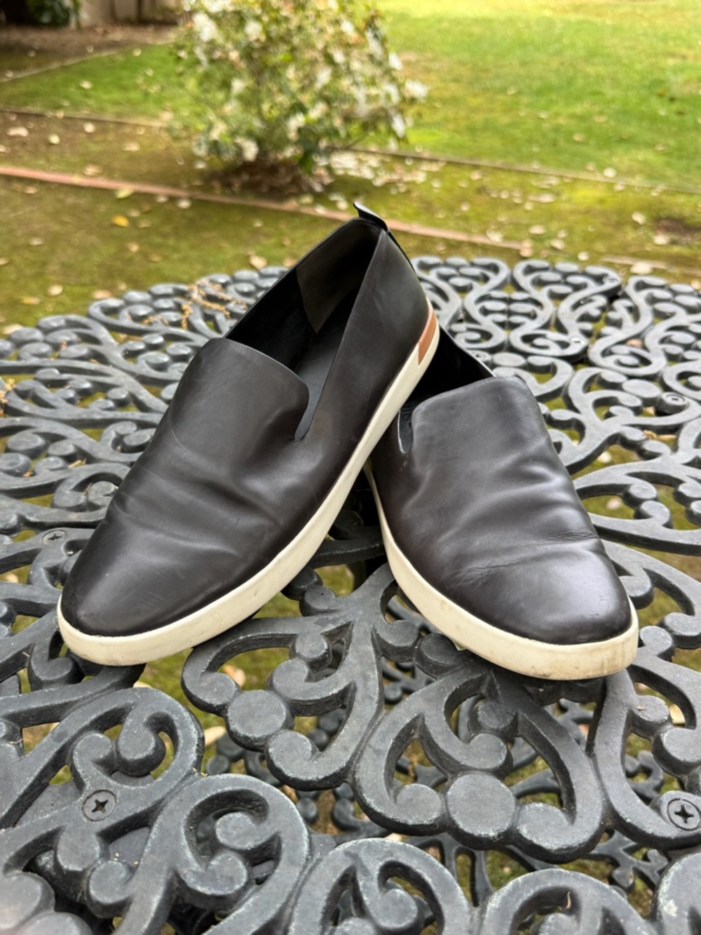Vince "Vero" leather slip-on sneakers - size 6.5M